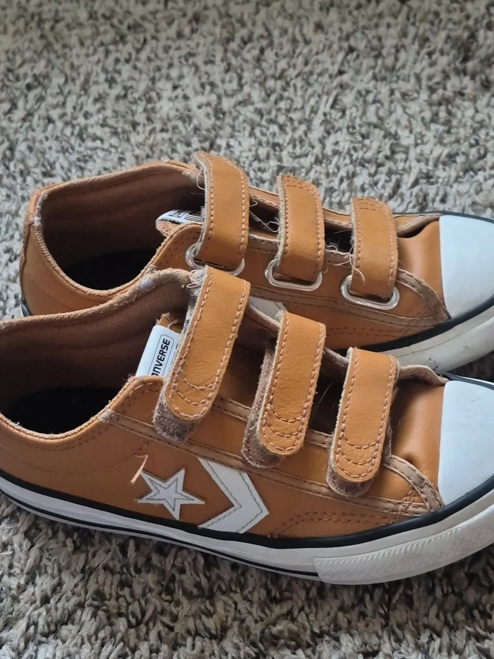 Converse Kids Low Top Velcro Sneakers in Tan